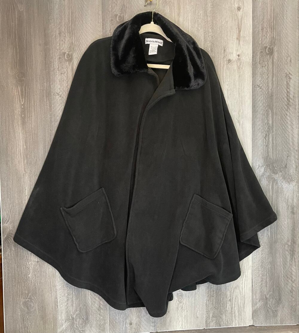 Seventh Avenue Black Fleece Cape Poncho OSFM Faux Fur Collar Pockets Winter
